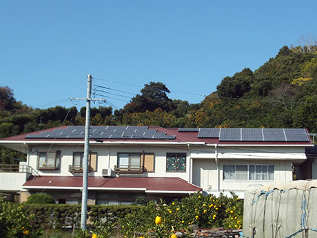 太陽光発電(平板瓦屋根に取付)